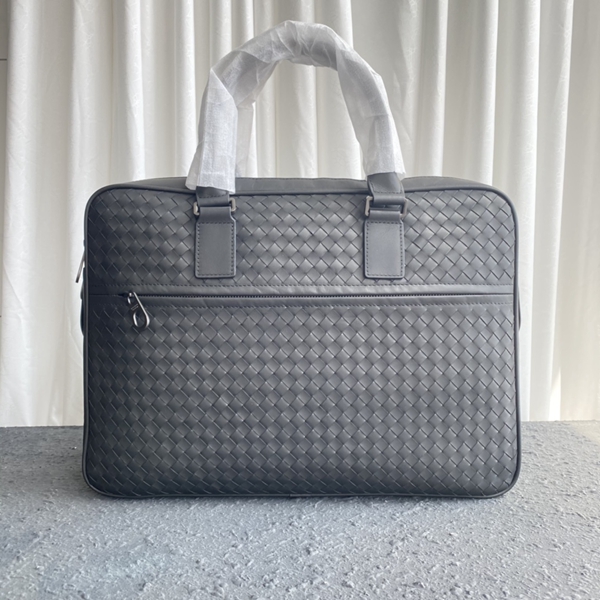 ボッテガヴェネタバッグ背面デザイン